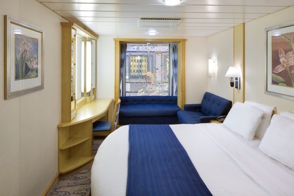 RCI, Voyager of the Seas, Connecting Promenade Interior.jpg